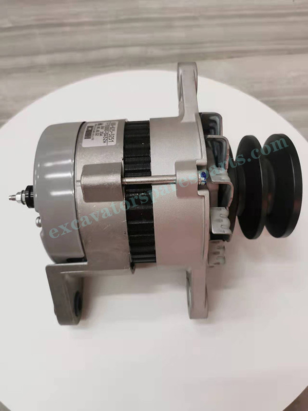 600-821-5620 600-821-5630 Mesin Suku Cadang Excavator 6D125 Alternator